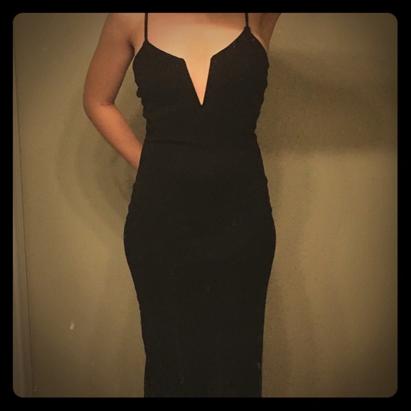 CLEARANCE! 🤩 Windsor Long Black Dress 🖤 - Picture 2 of 6